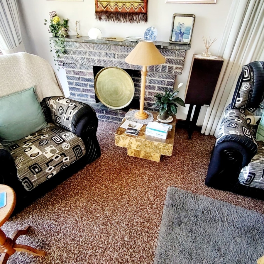 5 Bedroom Property for Sale in Vincent Heights Eastern Cape